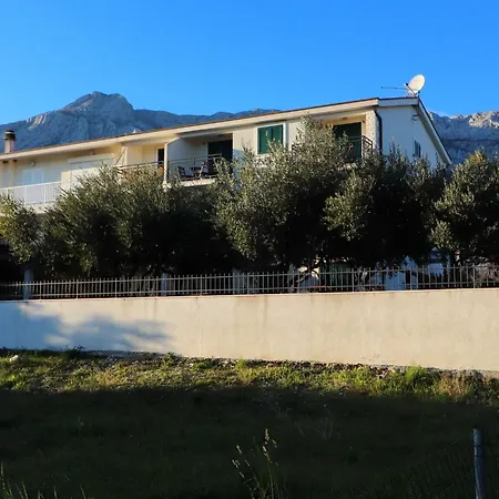 Apartament Trstenica *